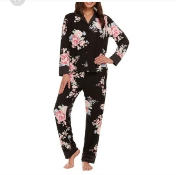 Flora Nikrooz Other - NWT Flora Nikrooz Black Floral Pajama Set size XS Cute 2 piece pajama set!